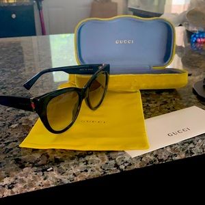 Brand new NEVER been worn Gucci sunglasses.